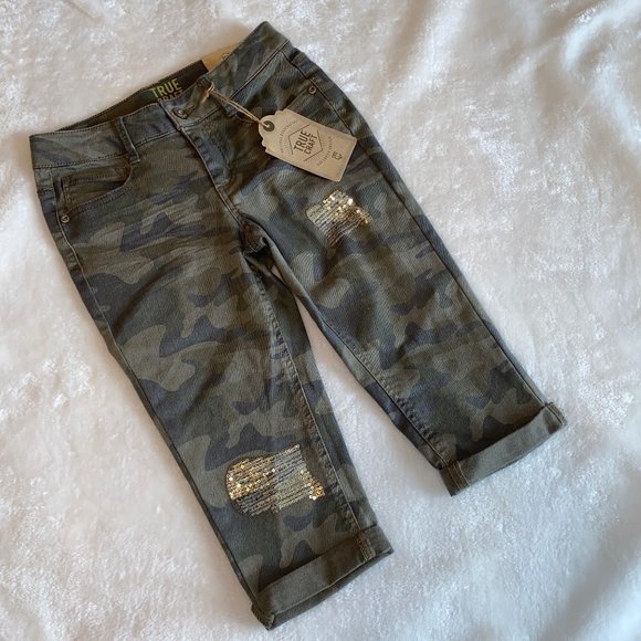 True Craft Other - True Craft classic camo capri pants 10 NWT